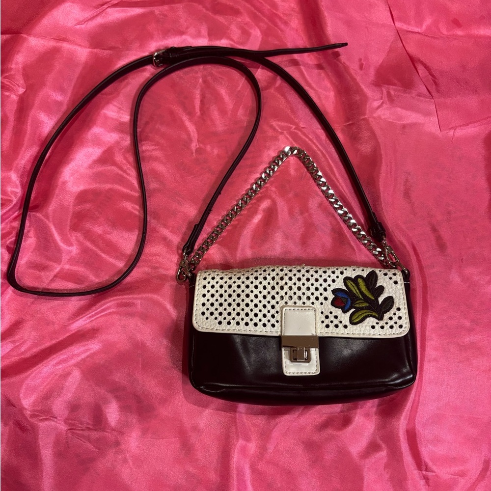 Dream Control-NYC Elegant Black&White PURSE with Floral embroidered Accent